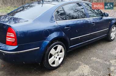 Лифтбек Skoda Superb 2004 в Тростянце