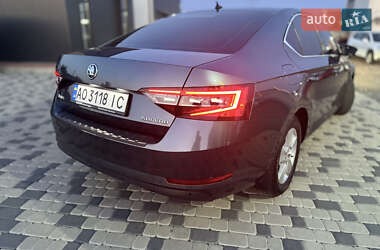 Лифтбек Skoda Superb 2016 в 
