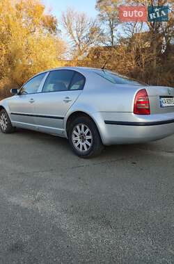 Лифтбек Skoda Superb 2003 в Калиновке