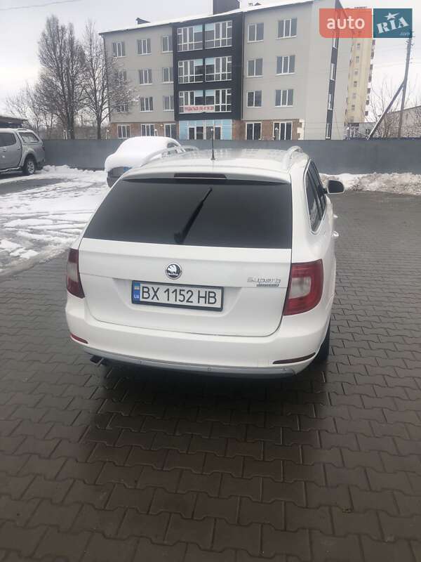 Универсал Skoda Superb 2011 в Староконстантинове