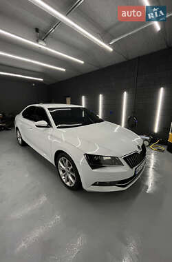Лифтбек Skoda Superb 2016 в 