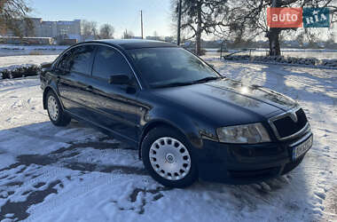 Ліфтбек Skoda Superb 2004 в Романіву