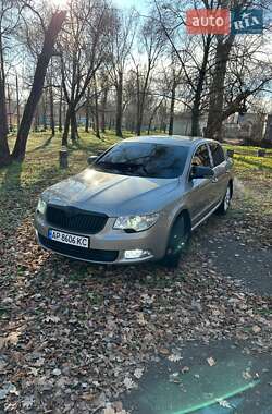 Лифтбек Skoda Superb 2011 в 