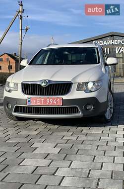 Універсал Skoda Superb 2013 в Дрогобичі