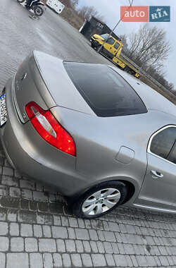 Лифтбек Skoda Superb 2012 в 