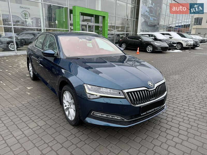 Лифтбек Skoda Superb 2022 в 
