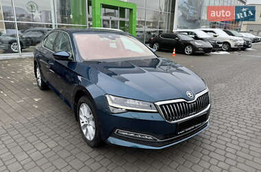 Лифтбек Skoda Superb 2022 в 
