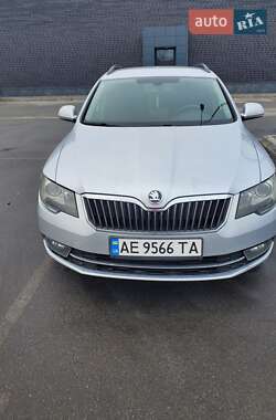 Універсал Skoda Superb 2014 в Дніпрі