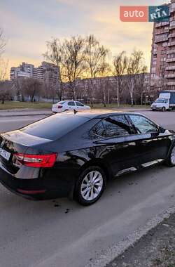 Лифтбек Skoda Superb 2016 в 