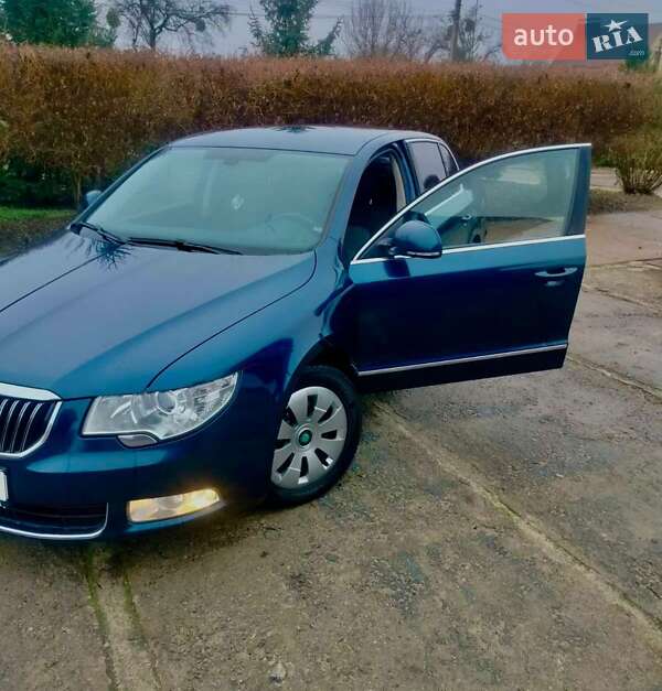 Лифтбек Skoda Superb 2012 в 