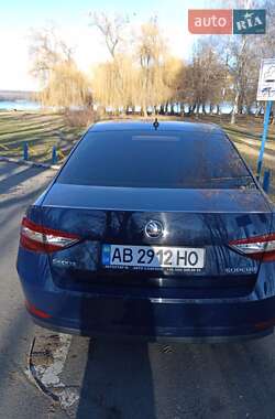 Лифтбек Skoda Superb 2016 в 
