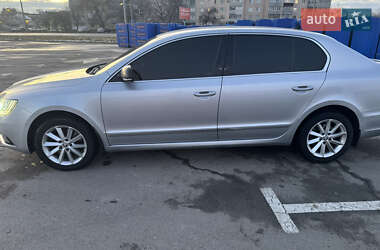 Лифтбек Skoda Superb 2013 в 