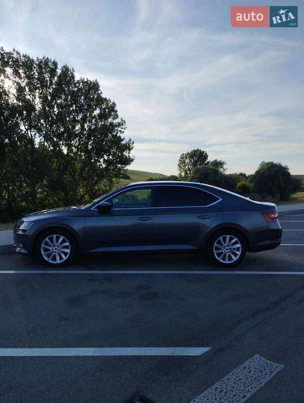 Лифтбек Skoda Superb 2019 в Львове