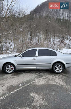Лифтбек Skoda Superb 2004 в 