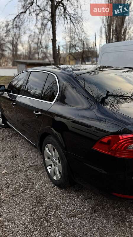 Седан Skoda Superb 2013 в Кривому Розі