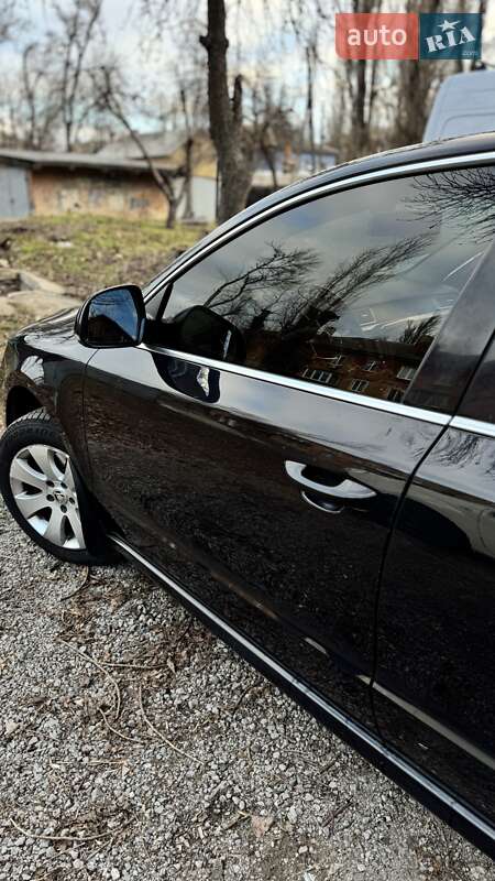 Седан Skoda Superb 2013 в Кривому Розі