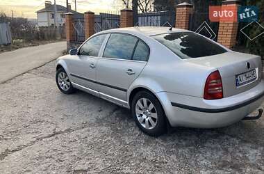 Ліфтбек Skoda Superb 2004 в Обухові