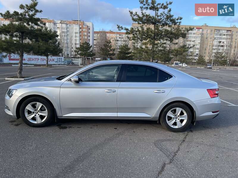 Лифтбек Skoda Superb 2016 в 