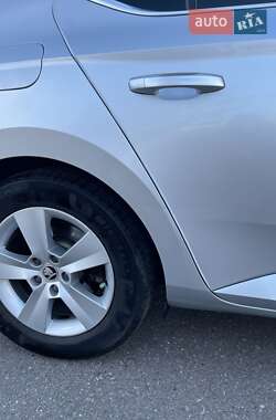 Лифтбек Skoda Superb 2016 в 