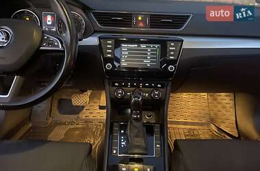 Лифтбек Skoda Superb 2016 в 