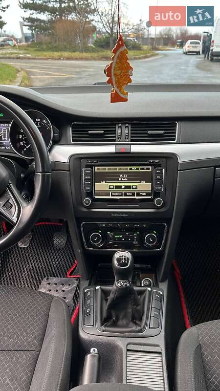 Универсал Skoda Superb 2015 в Ужгороде