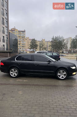 Седан Skoda Superb 2009 в Новояворовске