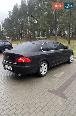 Седан Skoda Superb 2009 в Новояворовске