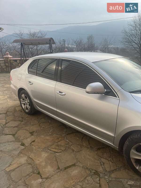 Лифтбек Skoda Superb 2012 в Надворной