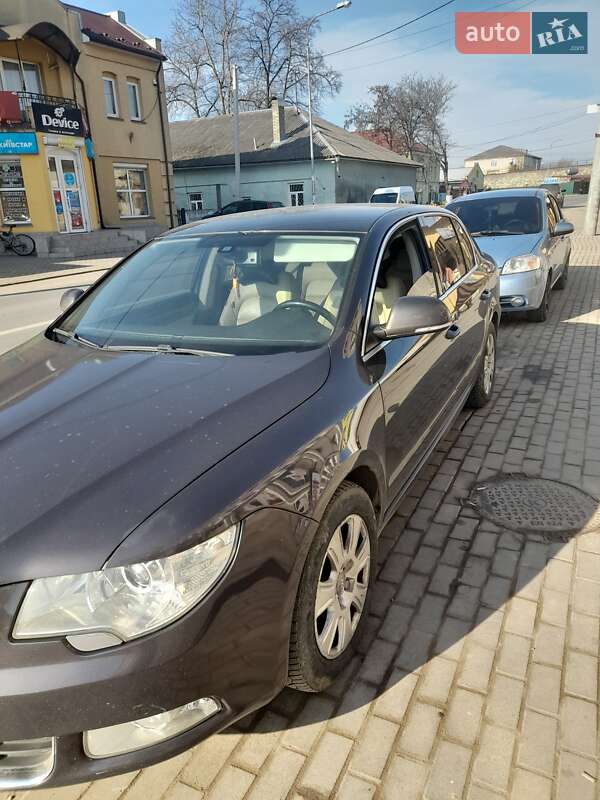 Лифтбек Skoda Superb 2010 в Залещиках