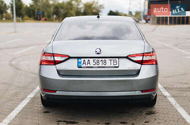 Лифтбек Skoda Superb 2017 в 