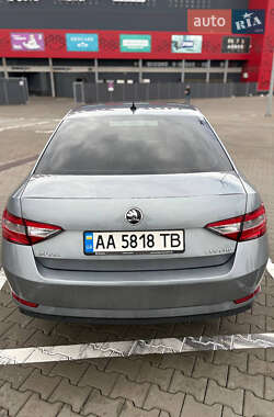 Лифтбек Skoda Superb 2017 в 