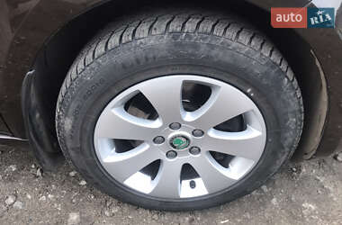 Лифтбек Skoda Superb 2012 в 