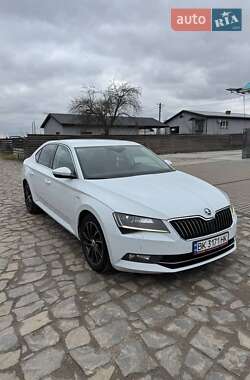 Лифтбек Skoda Superb 2016 в Березному