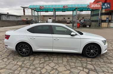 Лифтбек Skoda Superb 2016 в Березному