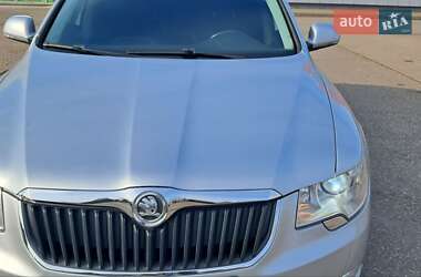 Універсал Skoda Superb 2011 в Виноградові