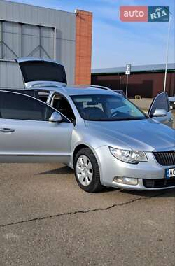 Універсал Skoda Superb 2011 в Виноградові