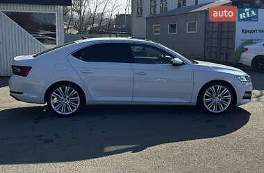 Лифтбек Skoda Superb 2019 в 