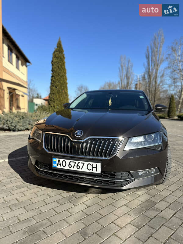 Лифтбек Skoda Superb 2016 в Берегово