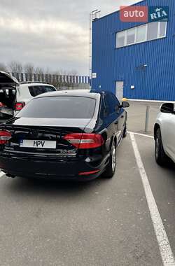 Лифтбек Skoda Superb 2013 в 