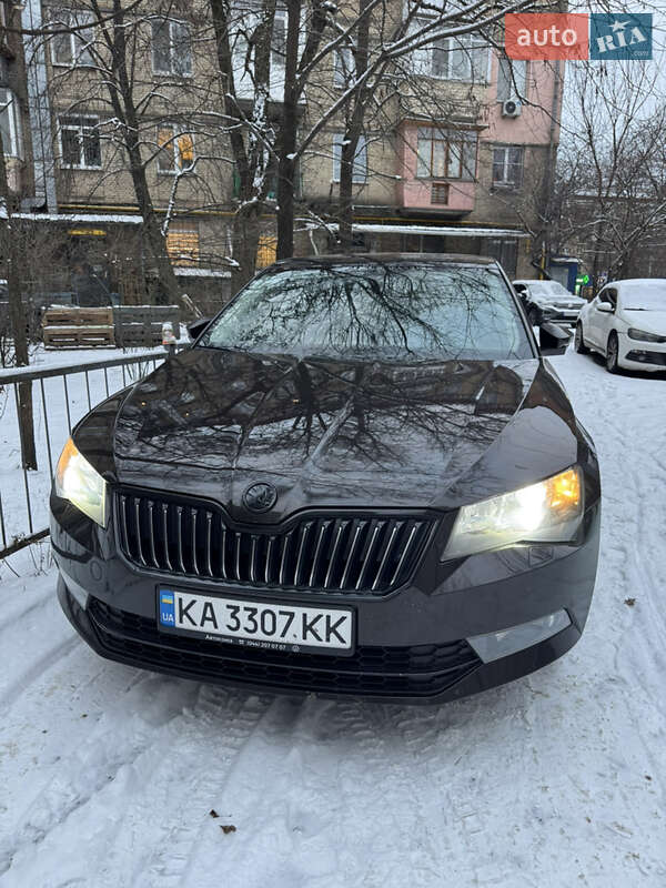 Лифтбек Skoda Superb 2015 в Киеве