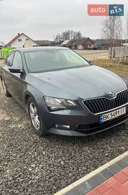 Лифтбек Skoda Superb 2016 в Камне-Каширском