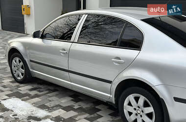 Ліфтбек Skoda Superb 2004 в Львові