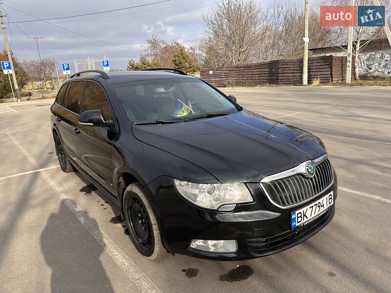 Универсал Skoda Superb 2013 в Ровно