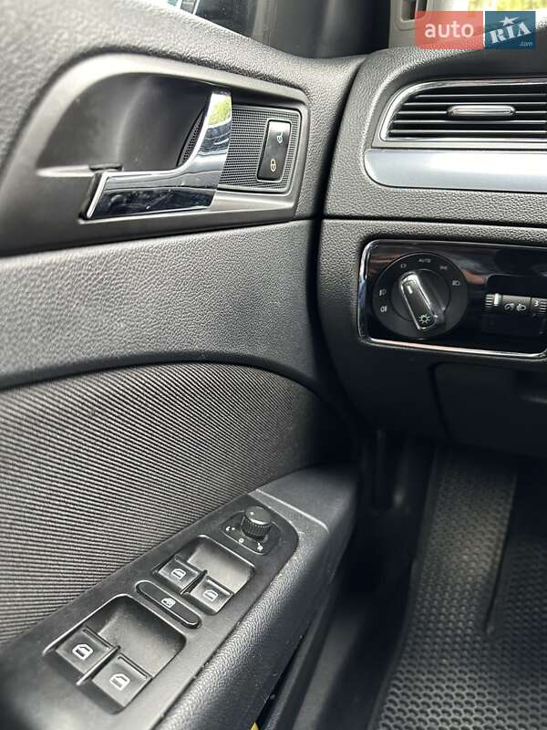 Универсал Skoda Superb 2013 в Ровно