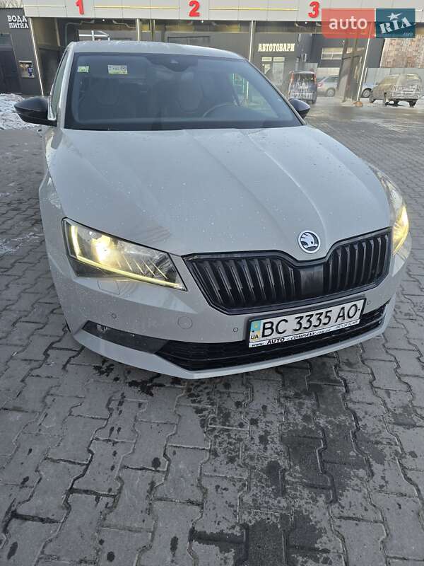 Лифтбек Skoda Superb 2018 в 