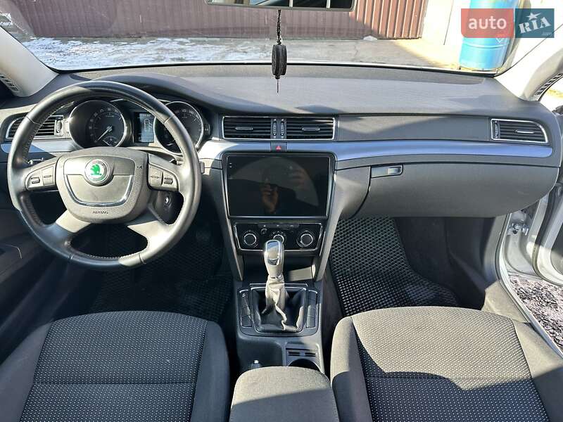 Универсал Skoda Superb 2012 в Ровно