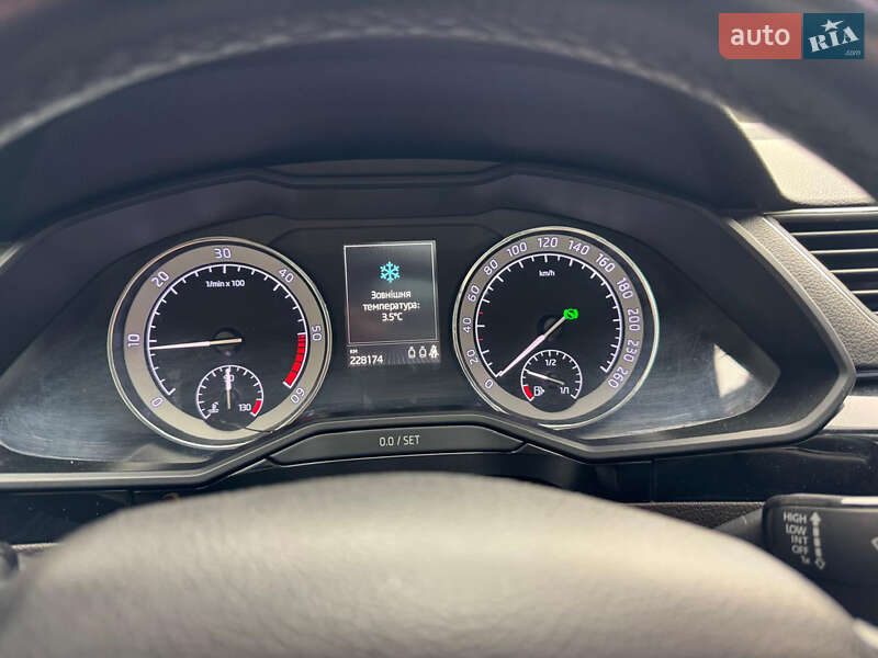 Лифтбек Skoda Superb 2016 в Ужгороде