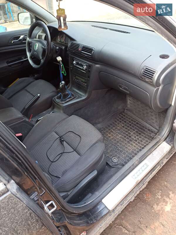 Лифтбек Skoda Superb 2004 в Близнюках