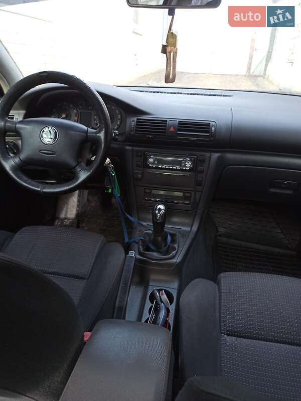 Лифтбек Skoda Superb 2004 в Близнюках