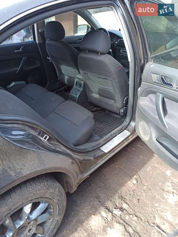 Лифтбек Skoda Superb 2004 в Близнюках